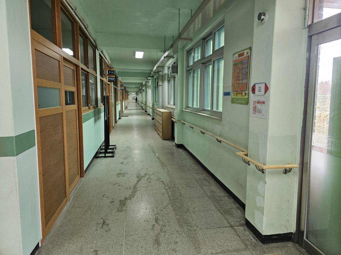 탑산초등학교 핸드레일 보수공사